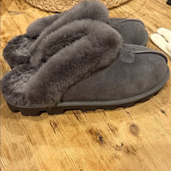 UGG Charcoal Women's Slippers - Picture 2 of 3